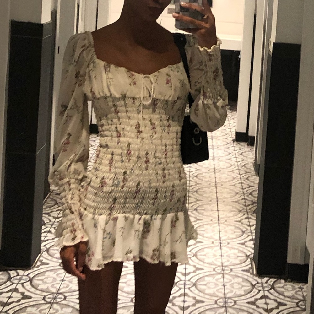 Floral smocked mini dress 👗